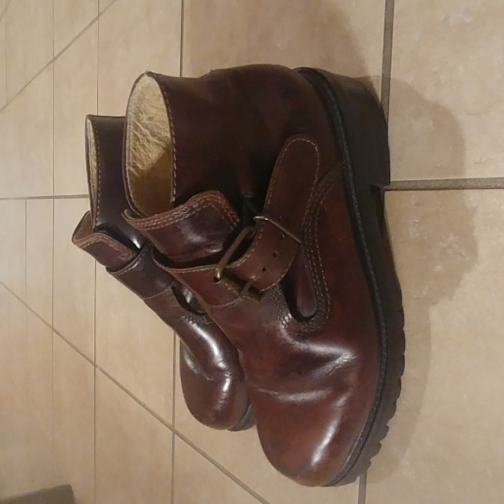 Boots - Picture 3 of 4